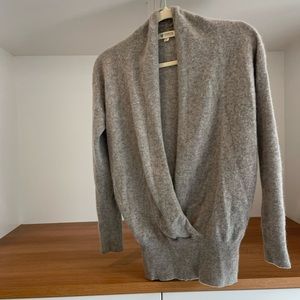 Grey Kinross cashmere sweater in size XS
